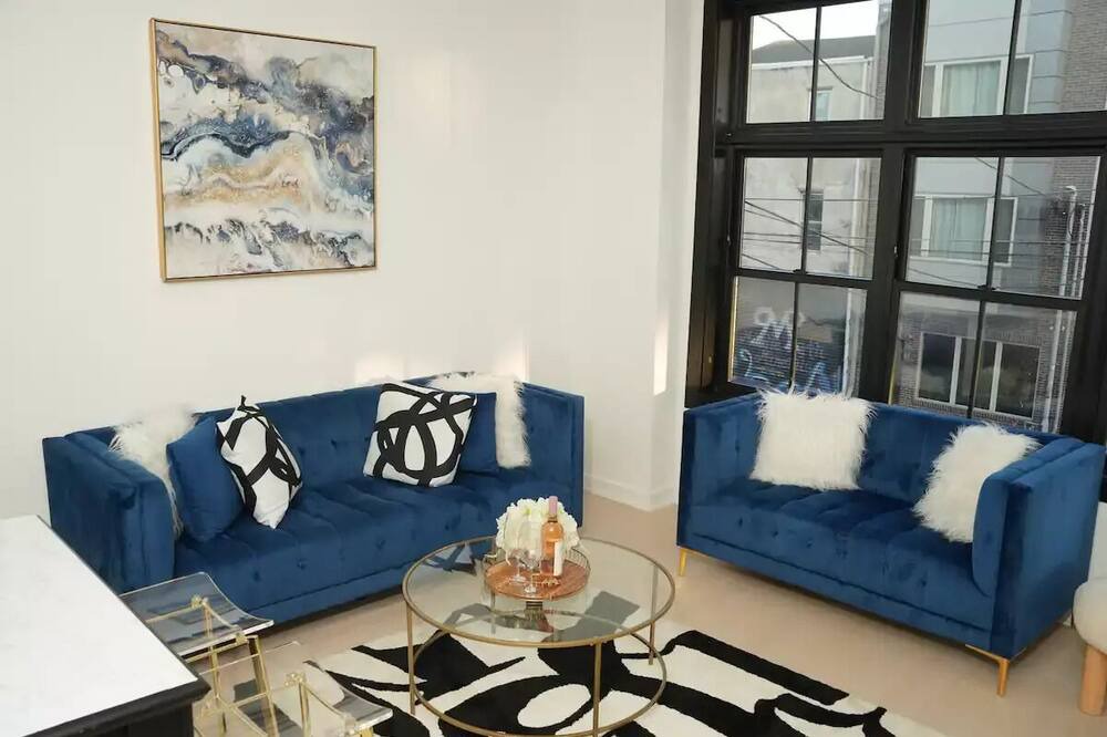 Photo of Livingroom in Olde Richmond