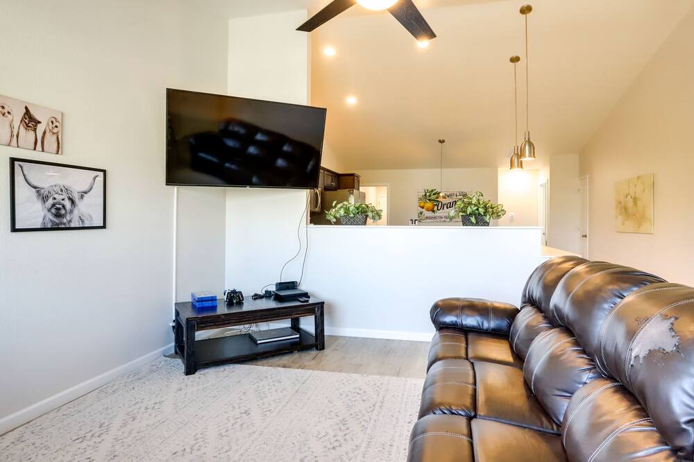 Photo of Livingroom in Evans