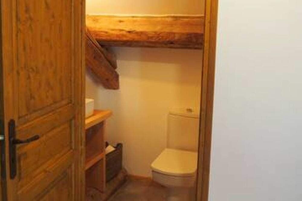 Photo of Bathroom in La Llagonne