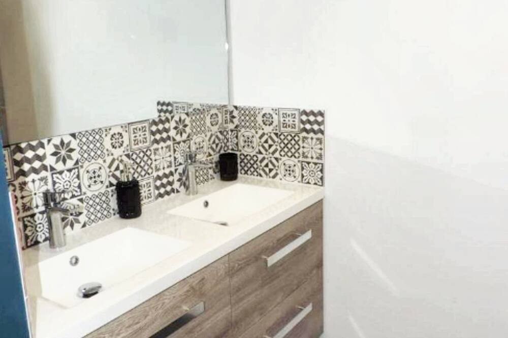 Photo of Bathroom in Saint-Pierre-de-Clairac