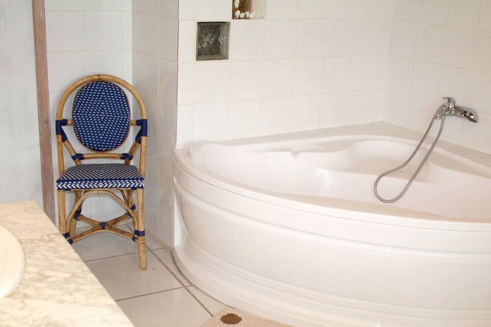 Photo of Bathroom in Lussan