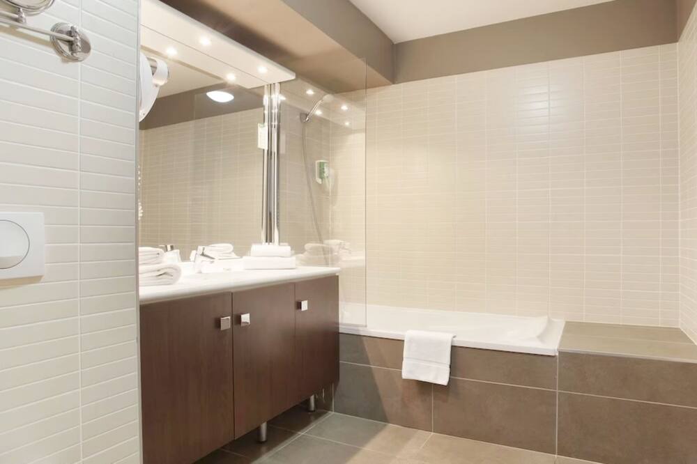 Photo of Bathroom in 2nd Arrondissement