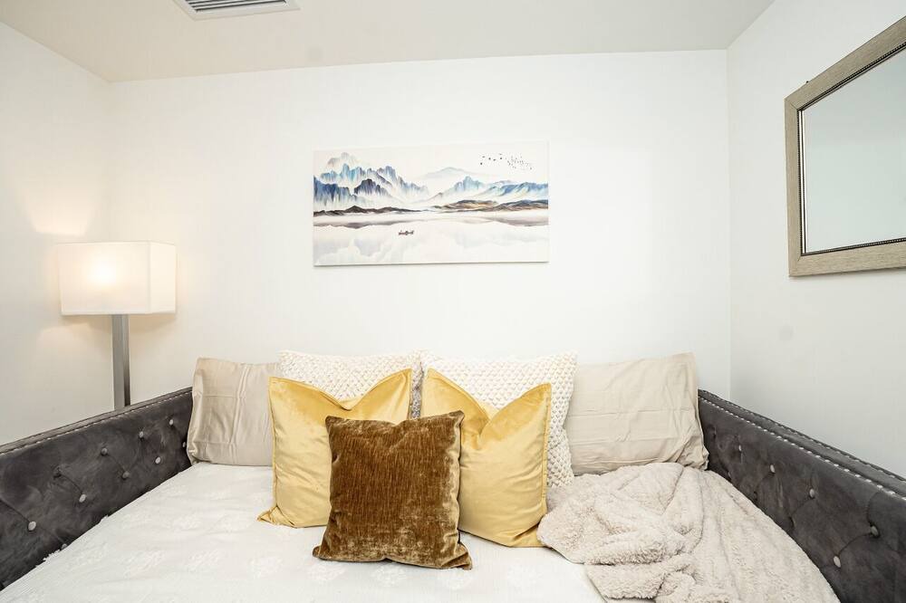 Photo of Bedroom in West Oak Trails