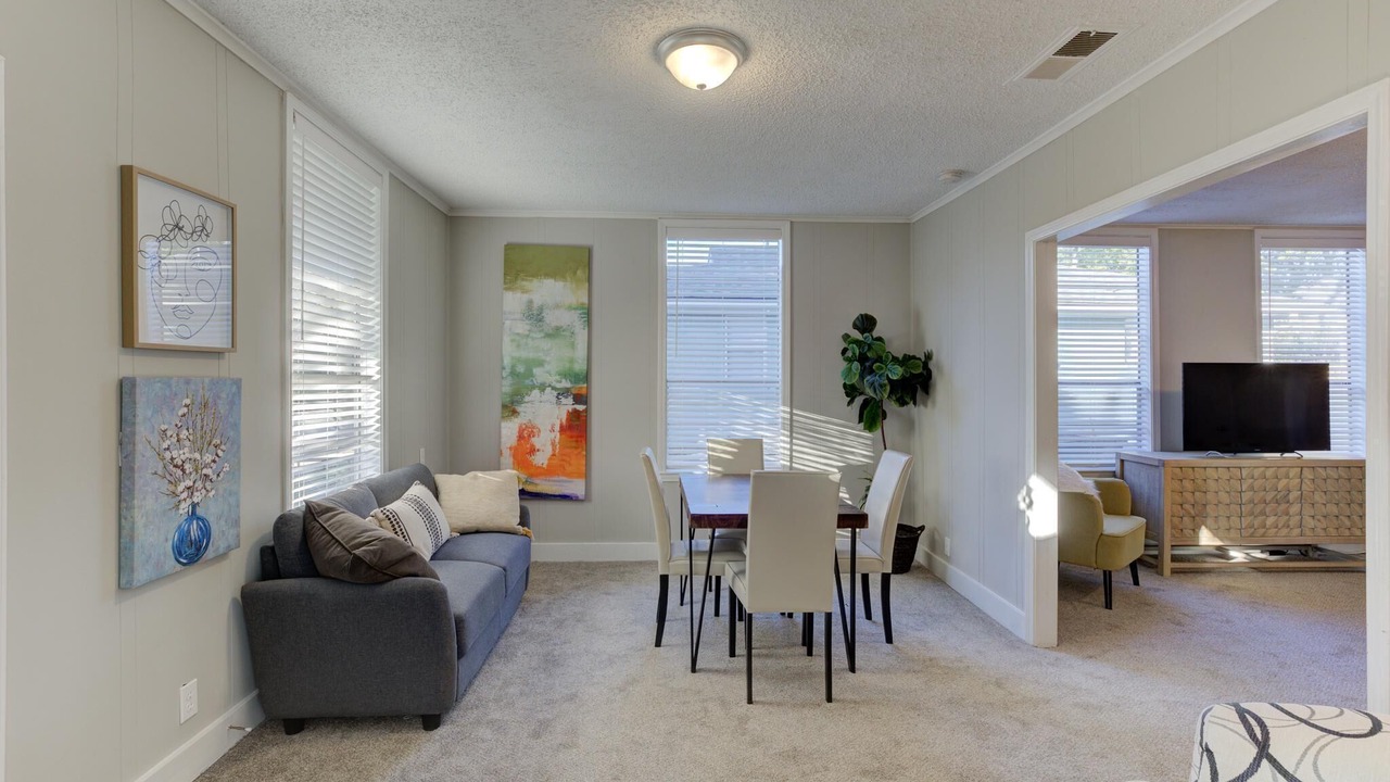Photo of Livingroom in Uptown