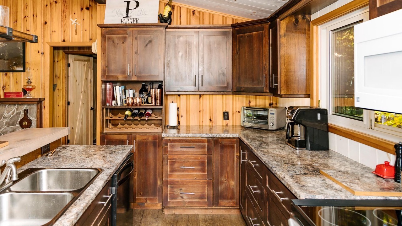 Photo of Kitchen in Dysart et al