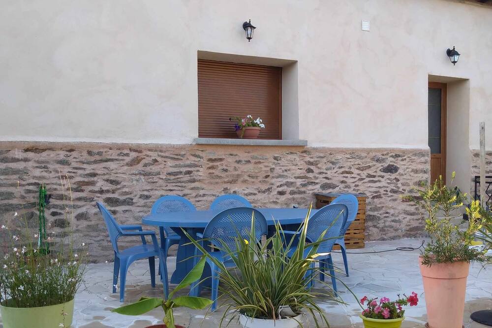Photo of Patio Balcony in La Salvetat-Peyrales