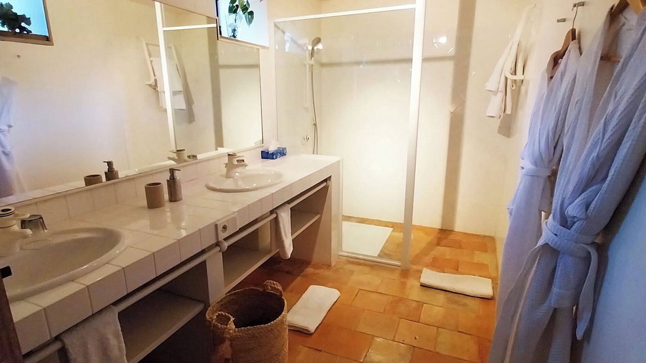 Photo of Bathroom in Puy-l'Eveque