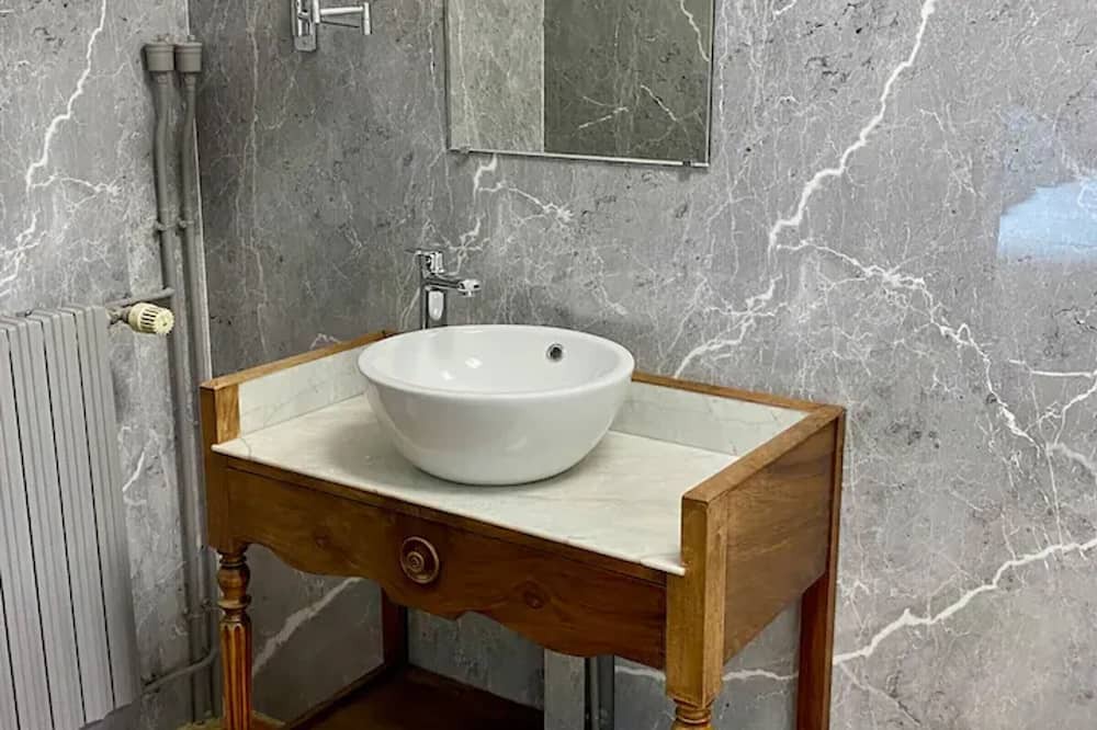 Photo of Bathroom in Sarce