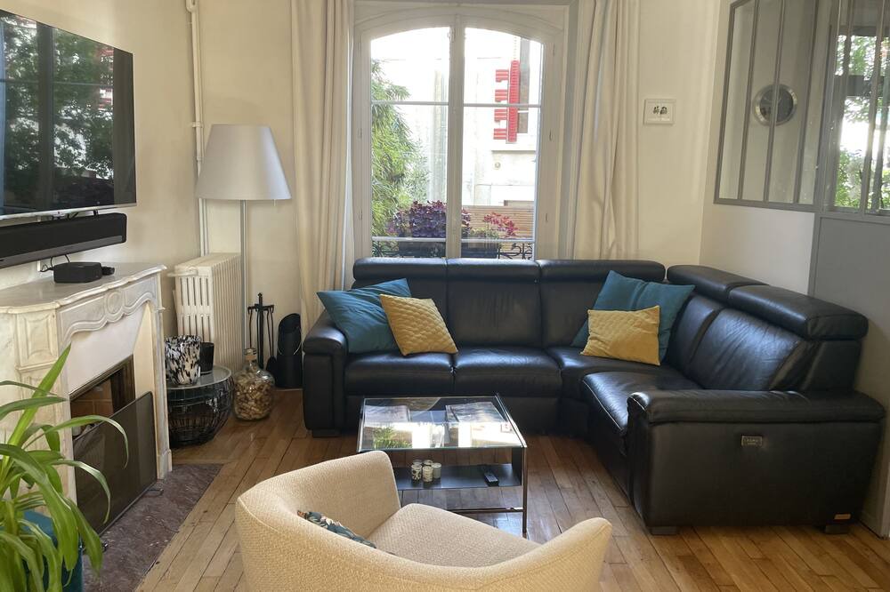 Photo of Livingroom in Colombes