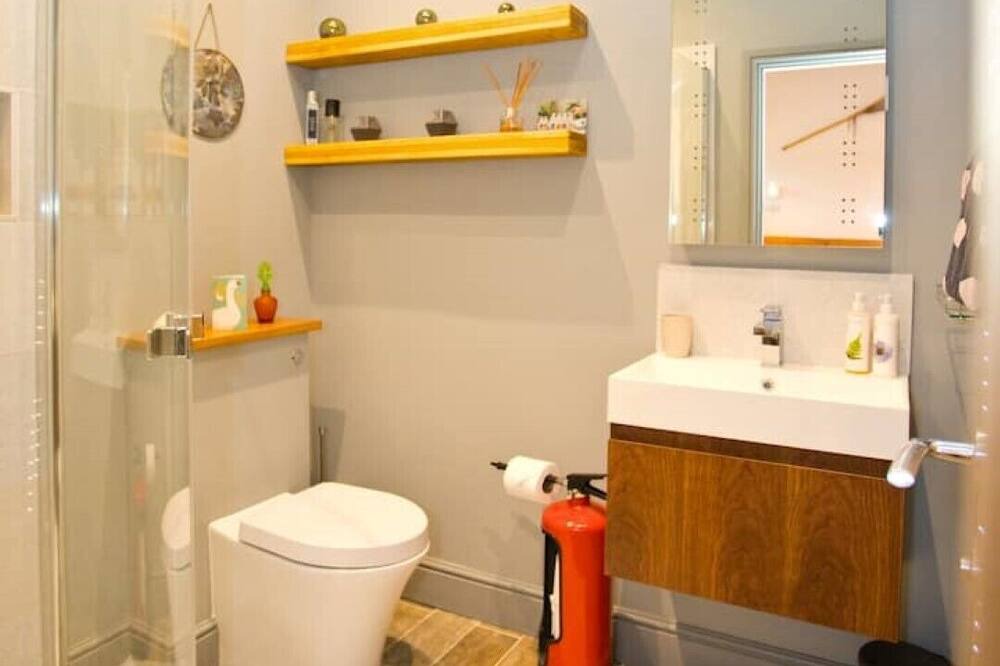 Photo of Bathroom in West Knoyle