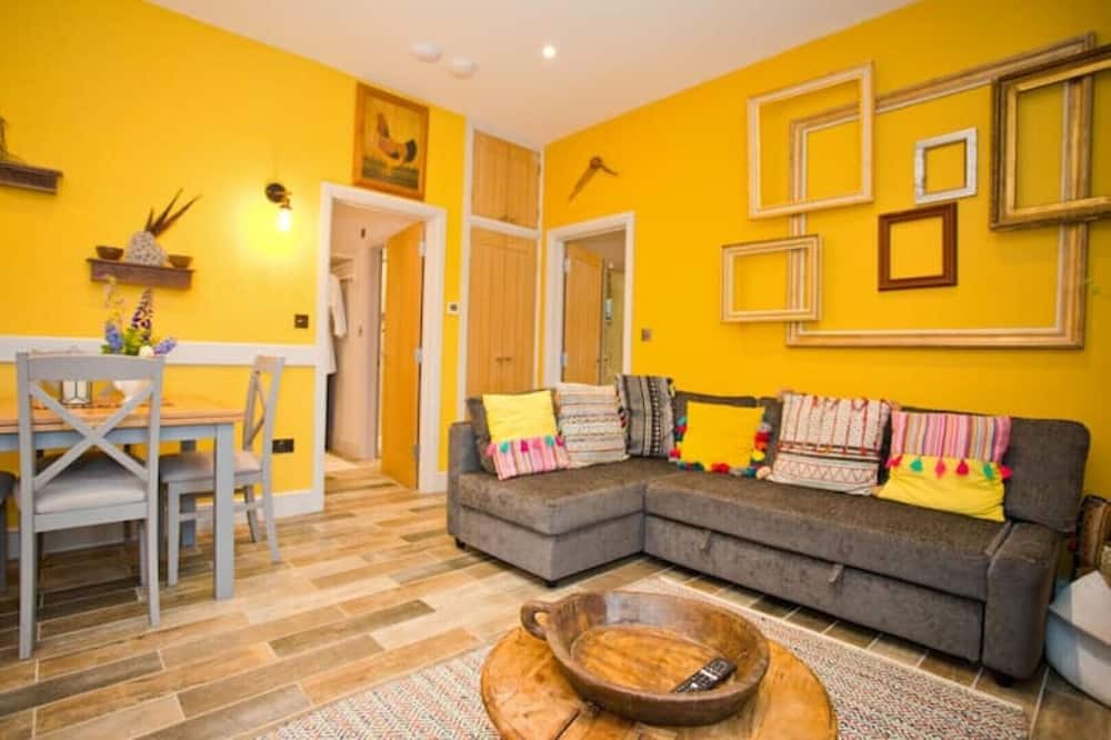 Photo of Livingroom in West Knoyle