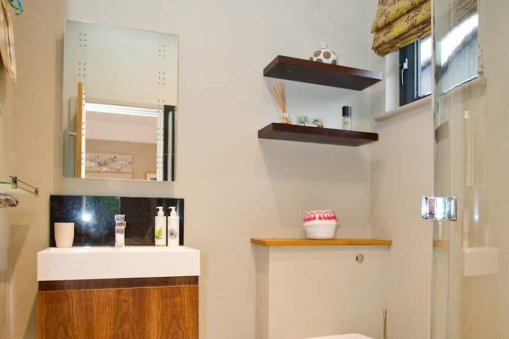 Photo of Bathroom in West Knoyle