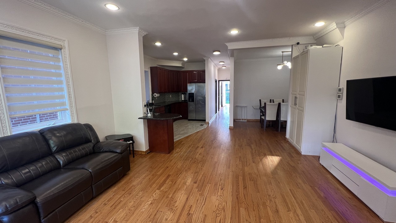 Photo of Livingroom in Midwood