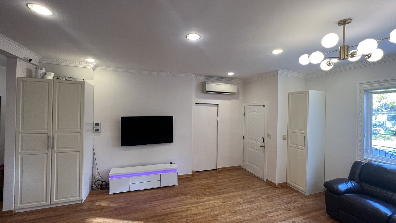 Photo of Others in Midwood