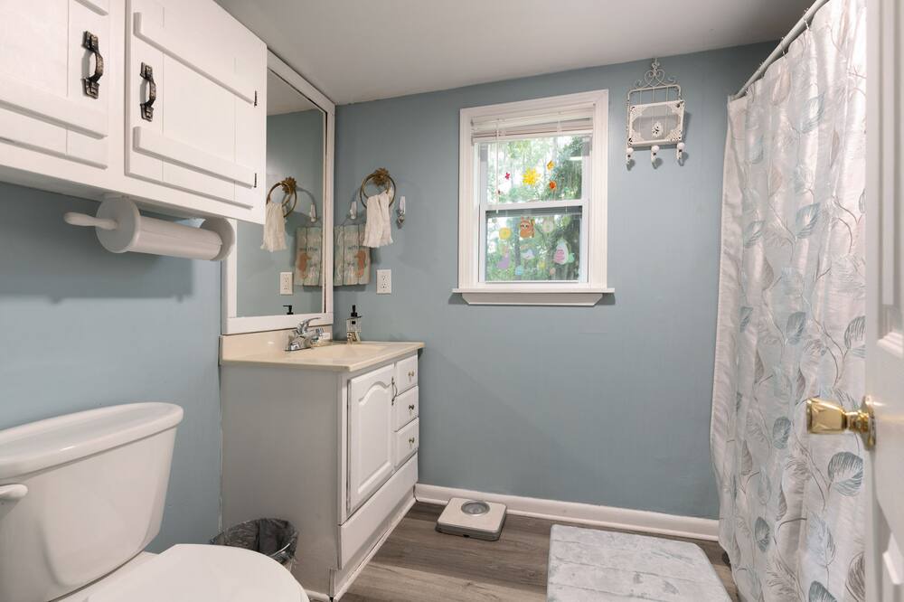 Photo of Bathroom in Dock Junction