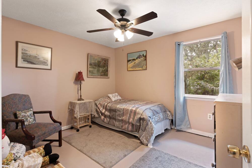 Photo of Bedroom in Dock Junction