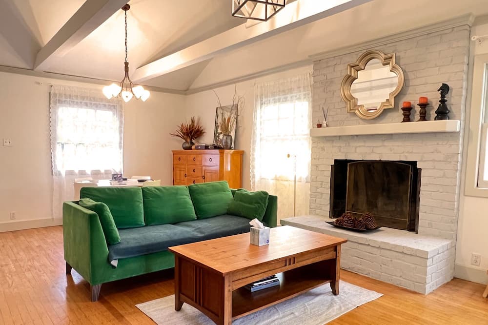 Photo of Livingroom in Overlook