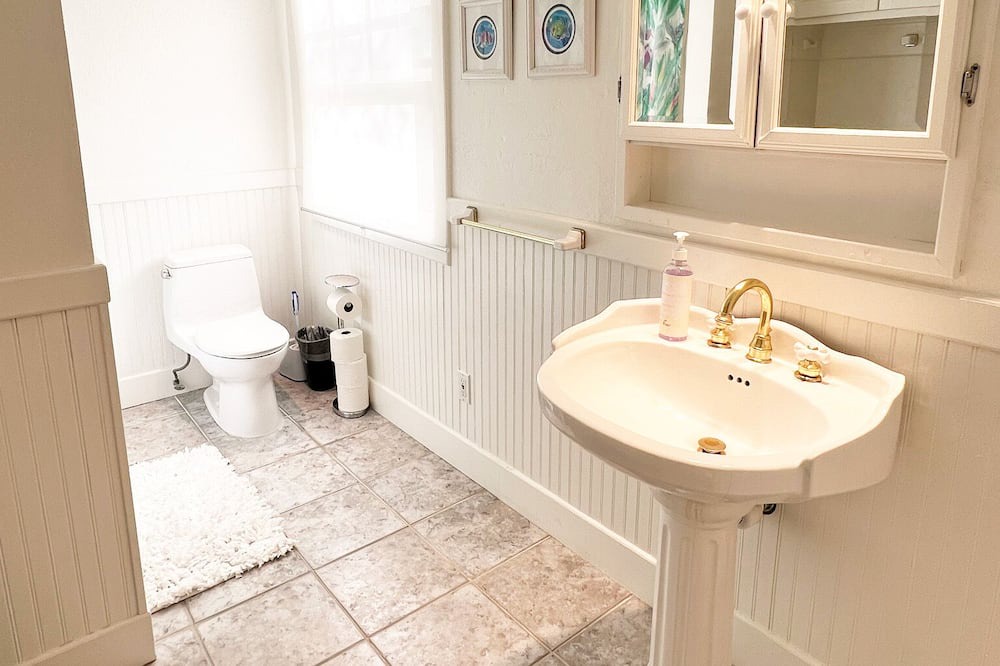 Photo of Bathroom in Overlook