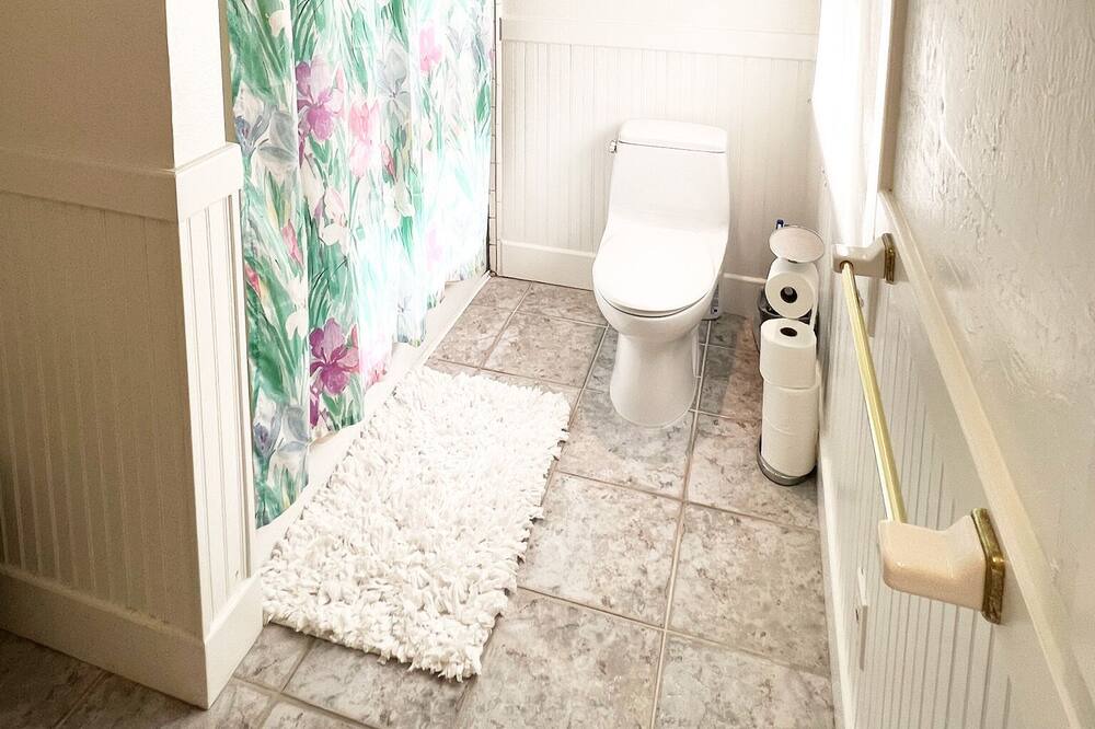 Photo of Bathroom in Overlook