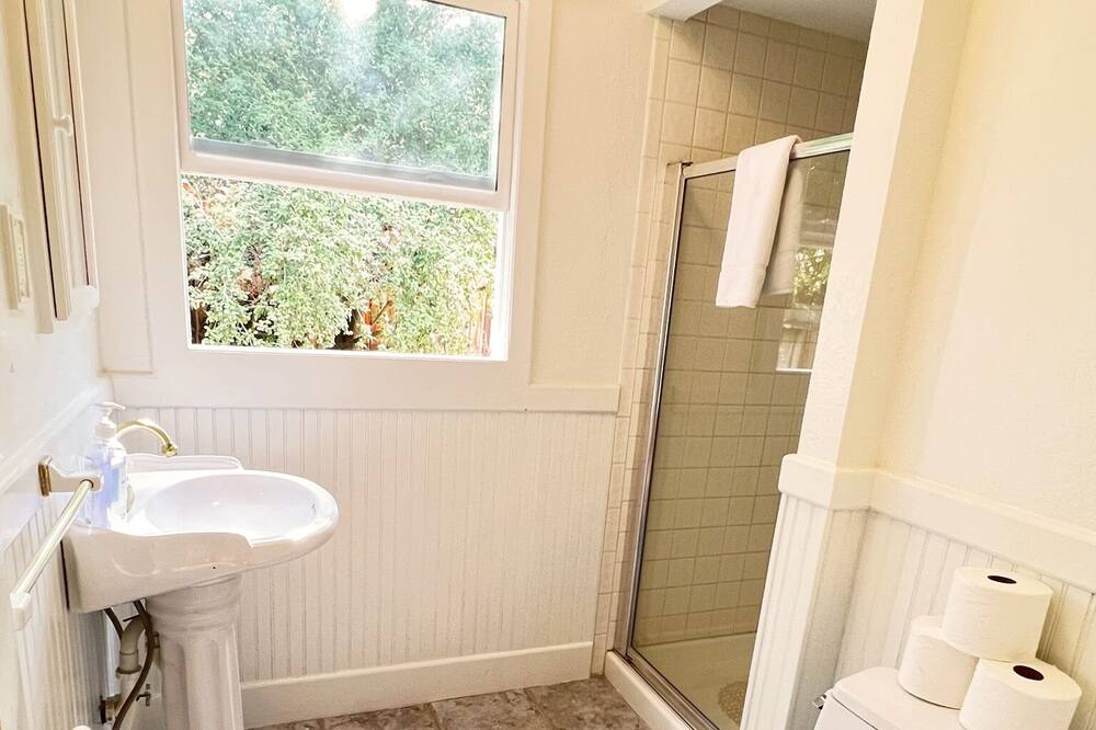 Photo of Bathroom in Overlook