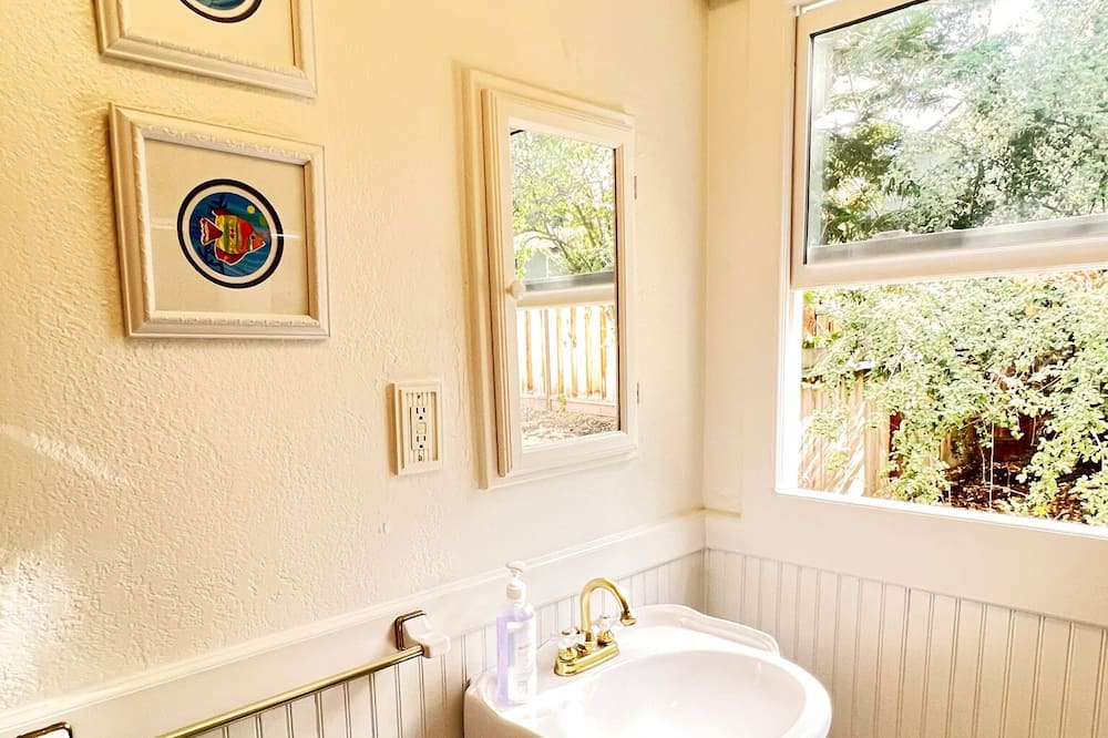 Photo of Bathroom in Overlook