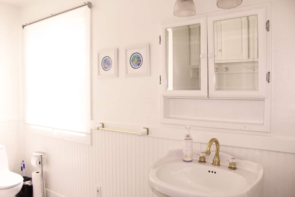 Photo of Bathroom in Overlook