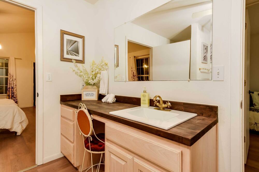 Photo of Bathroom in Thackerville
