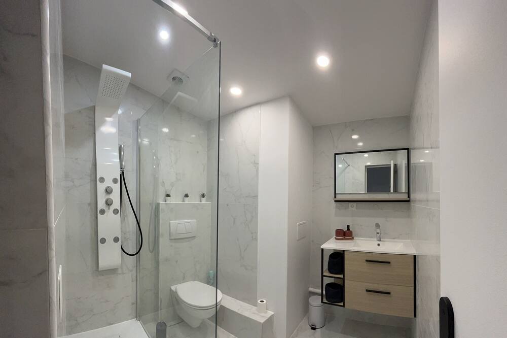 Photo of Bathroom in Saint-Hilaire-Saint-Mesmin