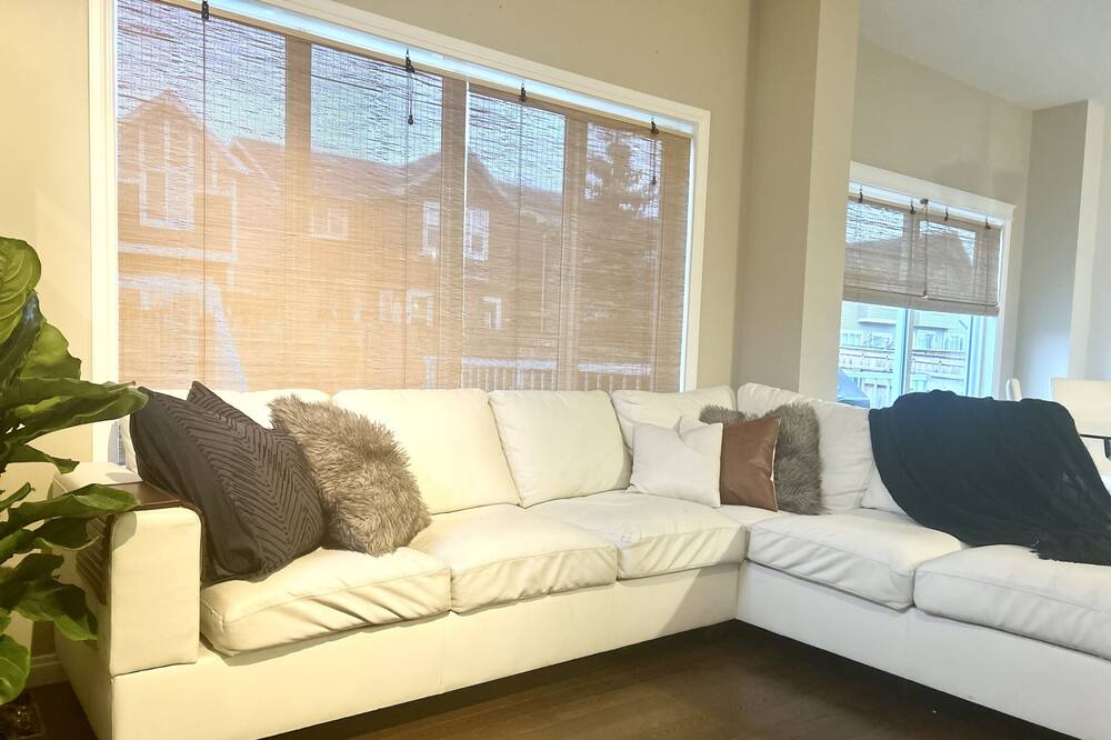 Photo of Livingroom in Cochrane