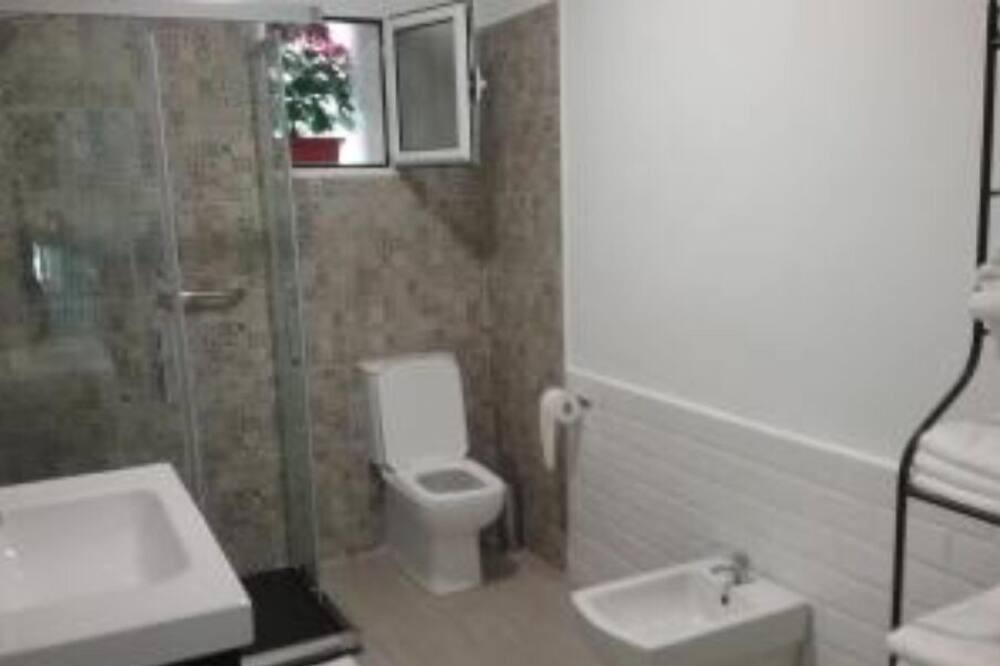Photo of Bathroom in Patraix