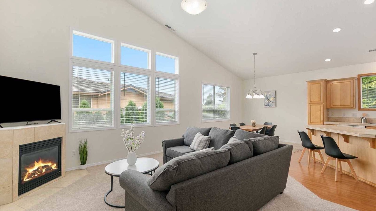 Photo of Livingroom in Pleasant Valley