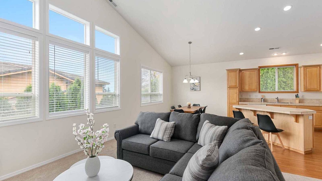 Photo of Livingroom in Pleasant Valley