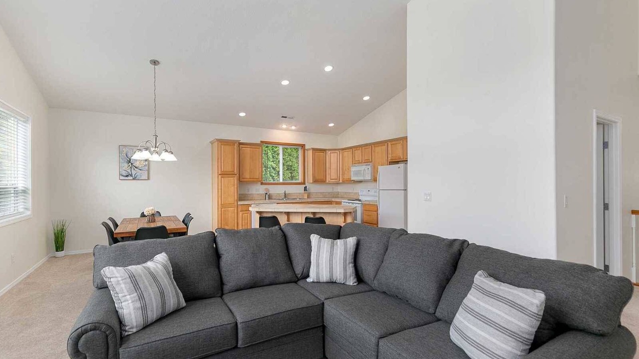 Photo of Livingroom in Pleasant Valley