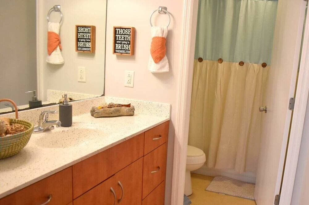 Photo of Bathroom in MLK University
