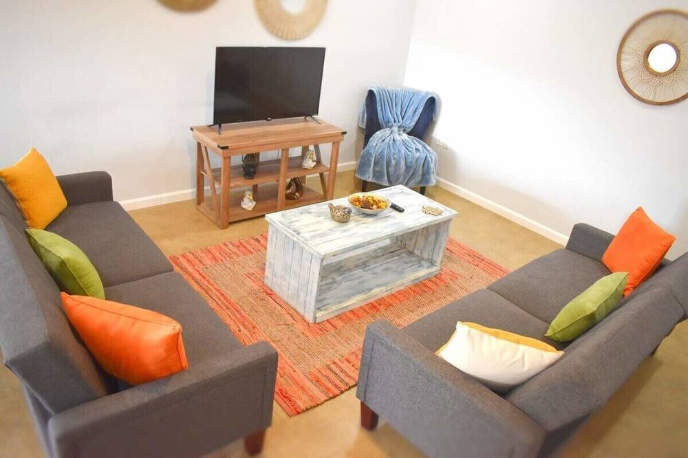 Photo of Livingroom in MLK University