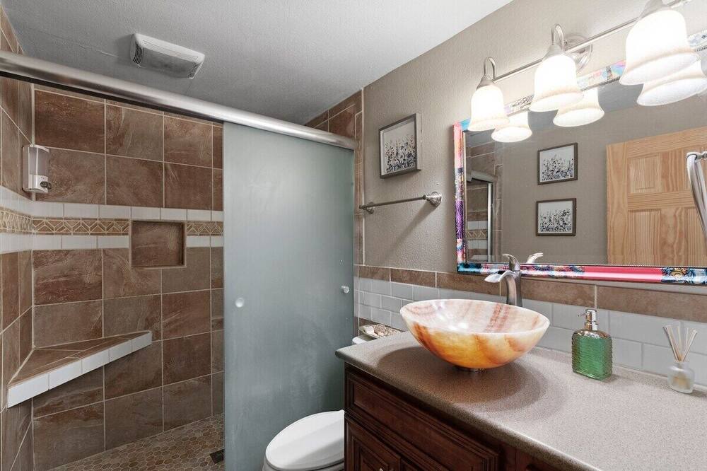 Photo of Bathroom in Lupton City