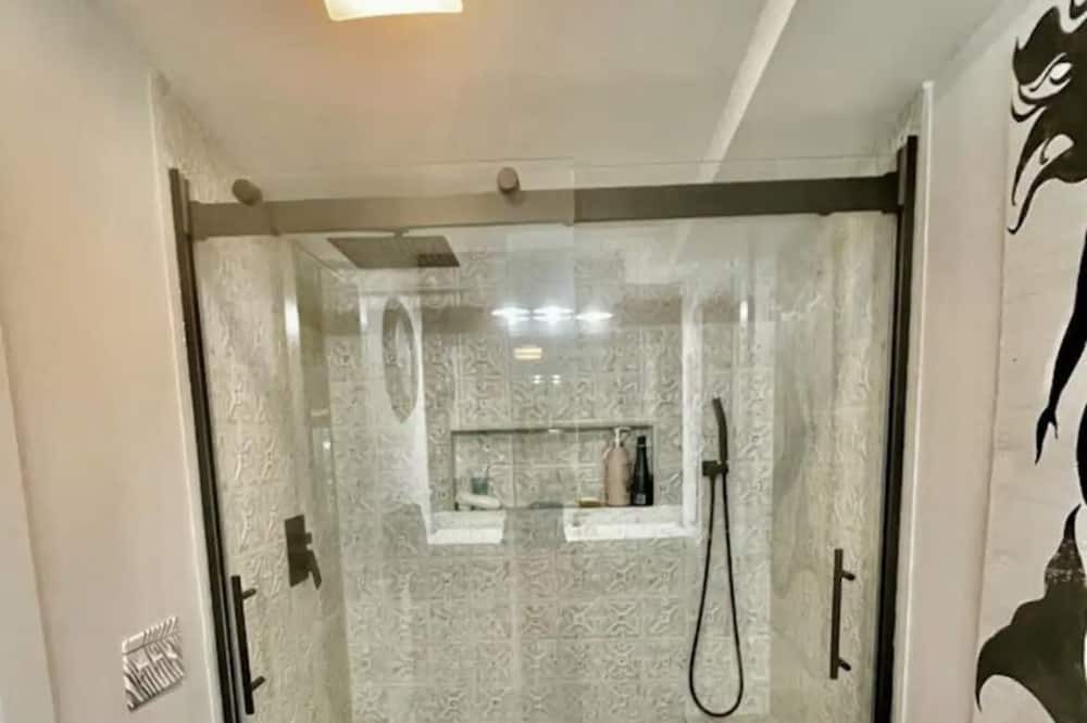 Photo of Bathroom in Northwest Quadrant