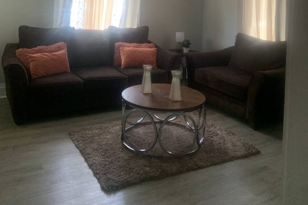 Photo of Livingroom in East of Broadway
