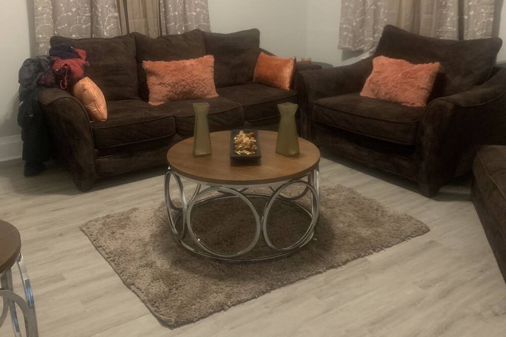 Photo of Livingroom in East of Broadway