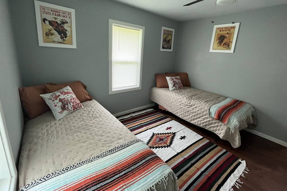Photo of Bedroom in Raymondville