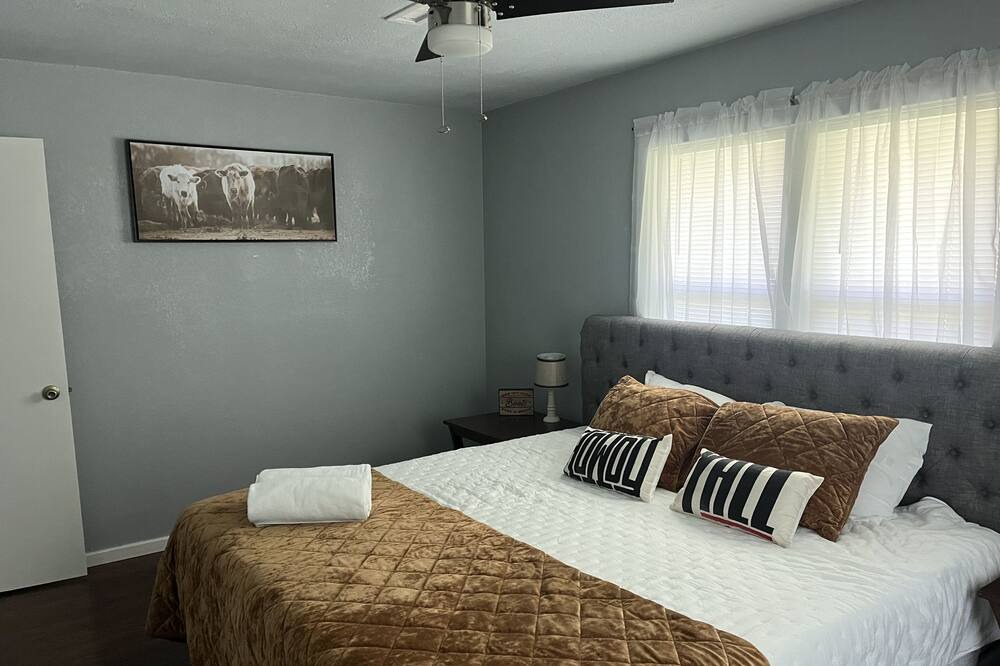 Photo of Bedroom in Raymondville