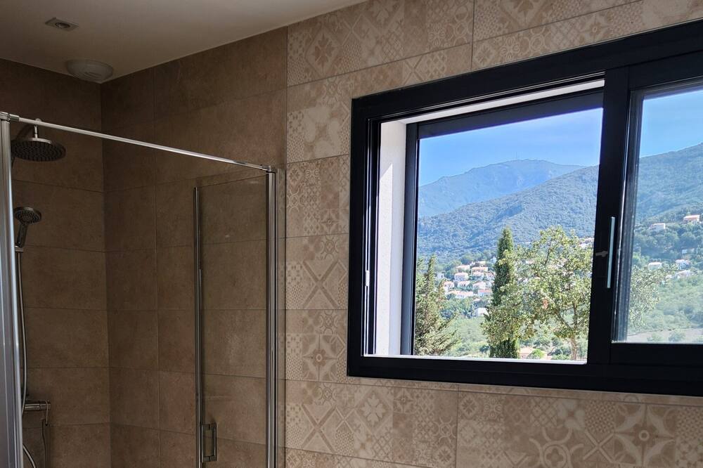 Photo of Bathroom in Villelongue-dels-Monts