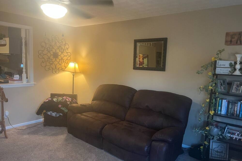 Photo of Livingroom in Laverne