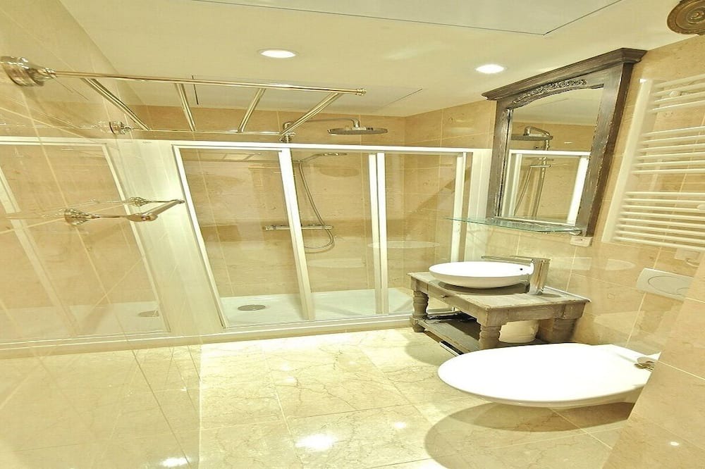 Photo of Bathroom in Sorbonne