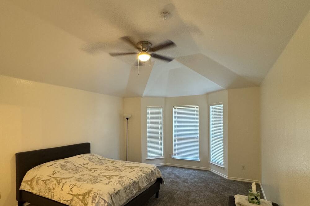 Photo of Bedroom in Allen