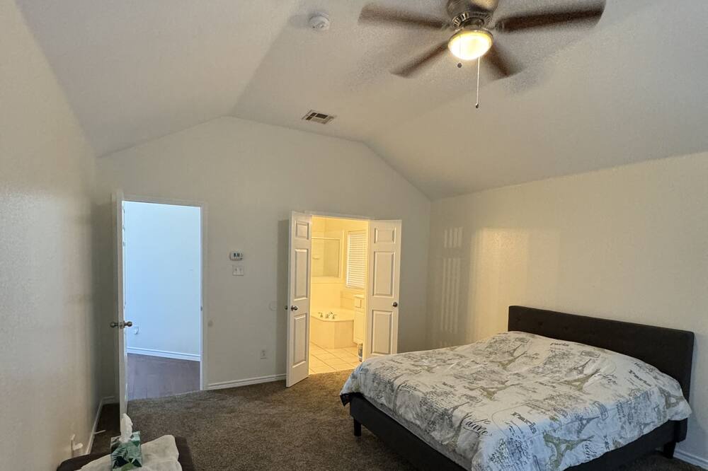 Photo of Bedroom in Allen