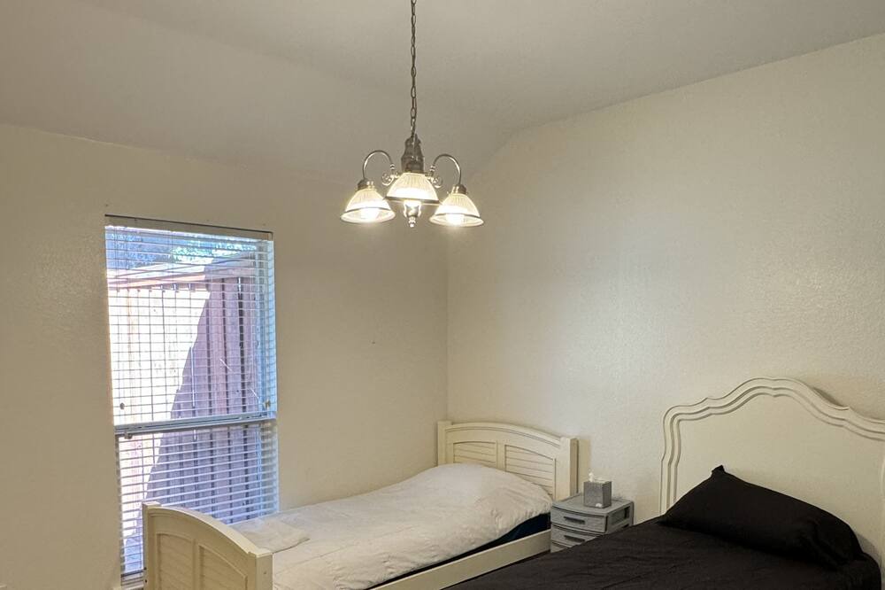 Photo of Bedroom in Allen