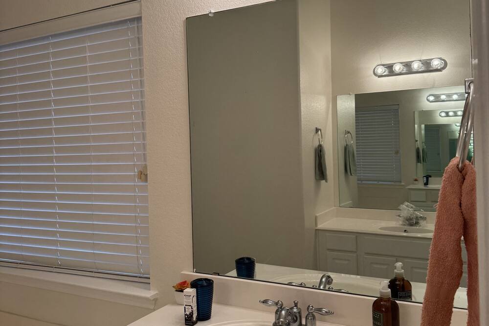 Photo of Bathroom in Allen