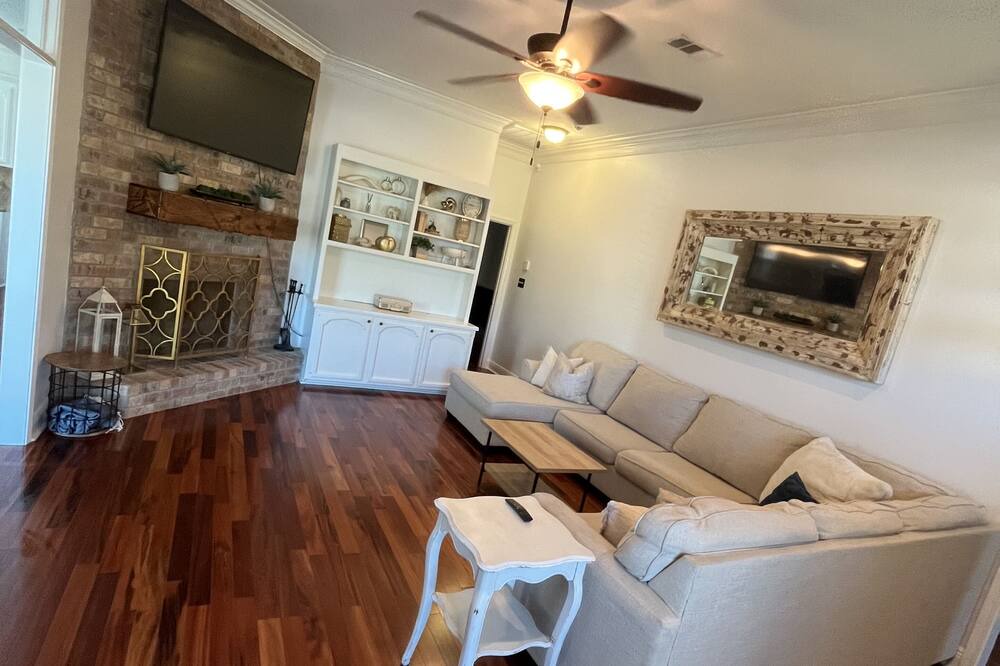 Photo of Livingroom in Prairieville