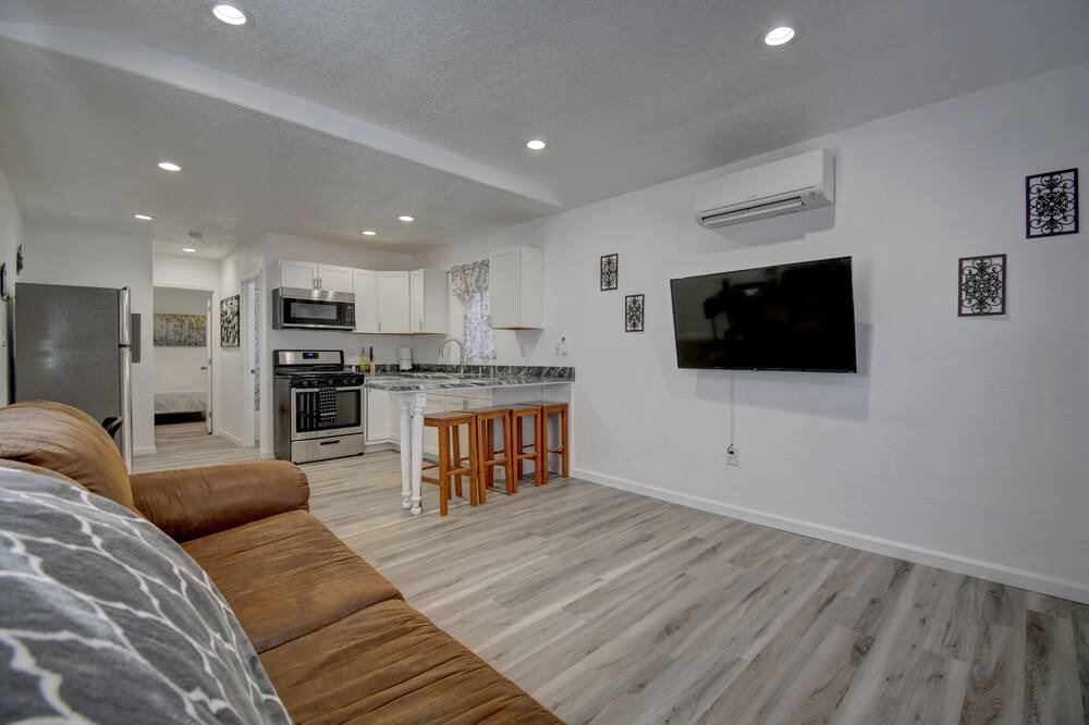 Photo of Livingroom in Raynolds Addition
